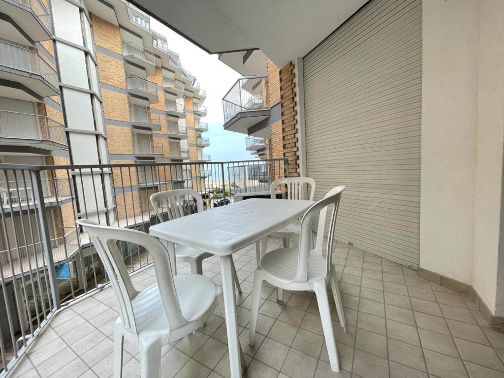 Residence Centro Commerciale - Walterigato Apartments Solo Per Famiglie Lido di Jesolo Luaran gambar