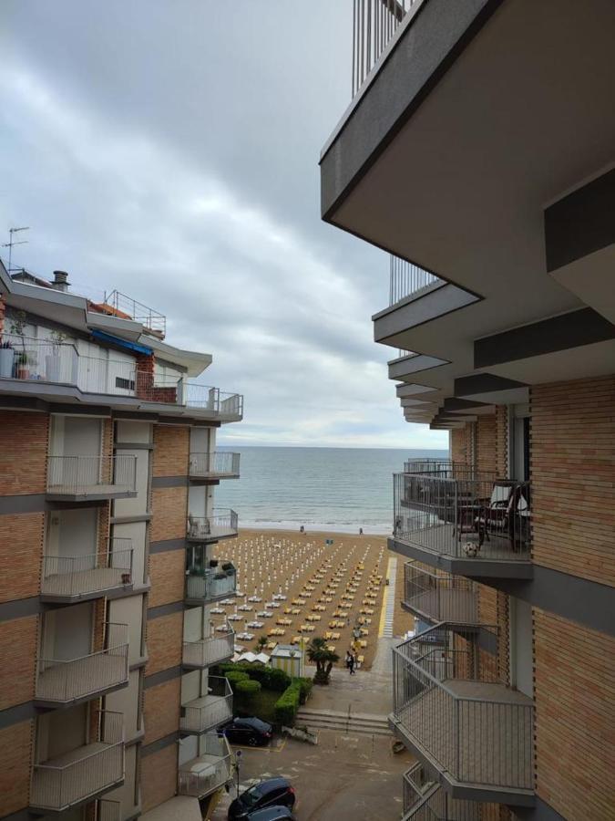 Residence Centro Commerciale - Walterigato Apartments Solo Per Famiglie Lido di Jesolo Luaran gambar